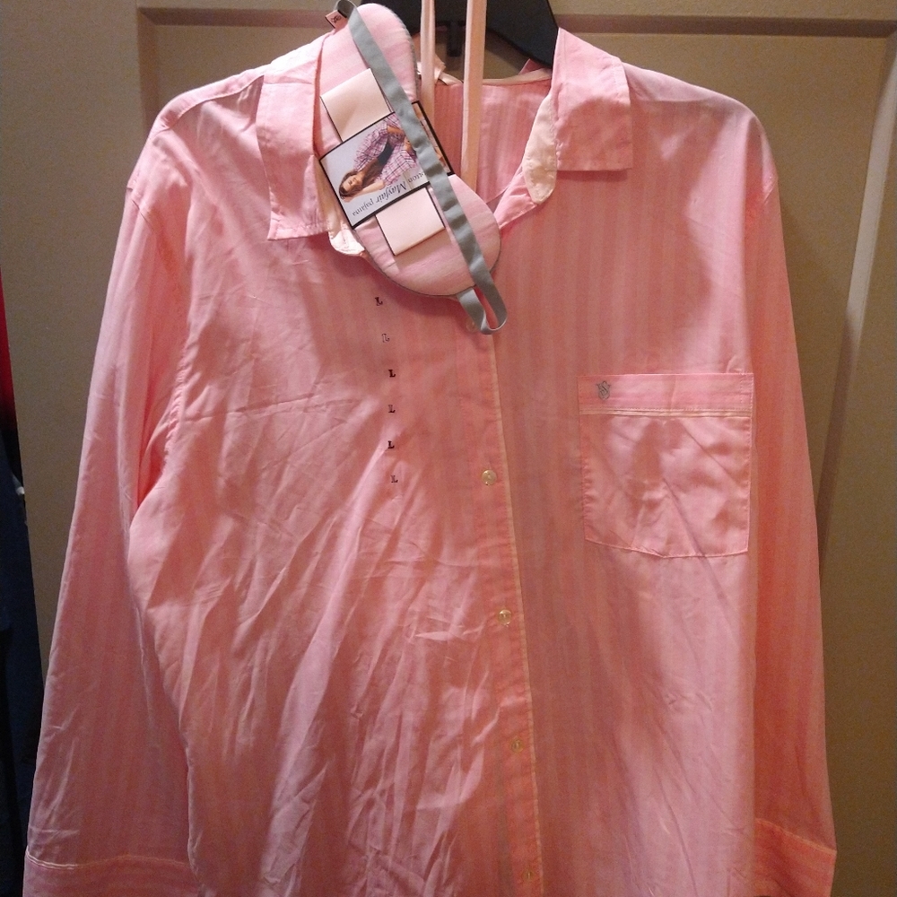 Victoria's Secret Pj's New! Lg 💤 Perfect gift Hard to find ❤️ Cozy New! 💤 Mask